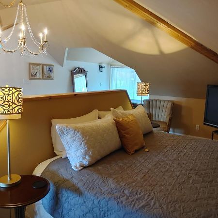 Stonewater Manor B&B Ґананокве Екстер'єр фото