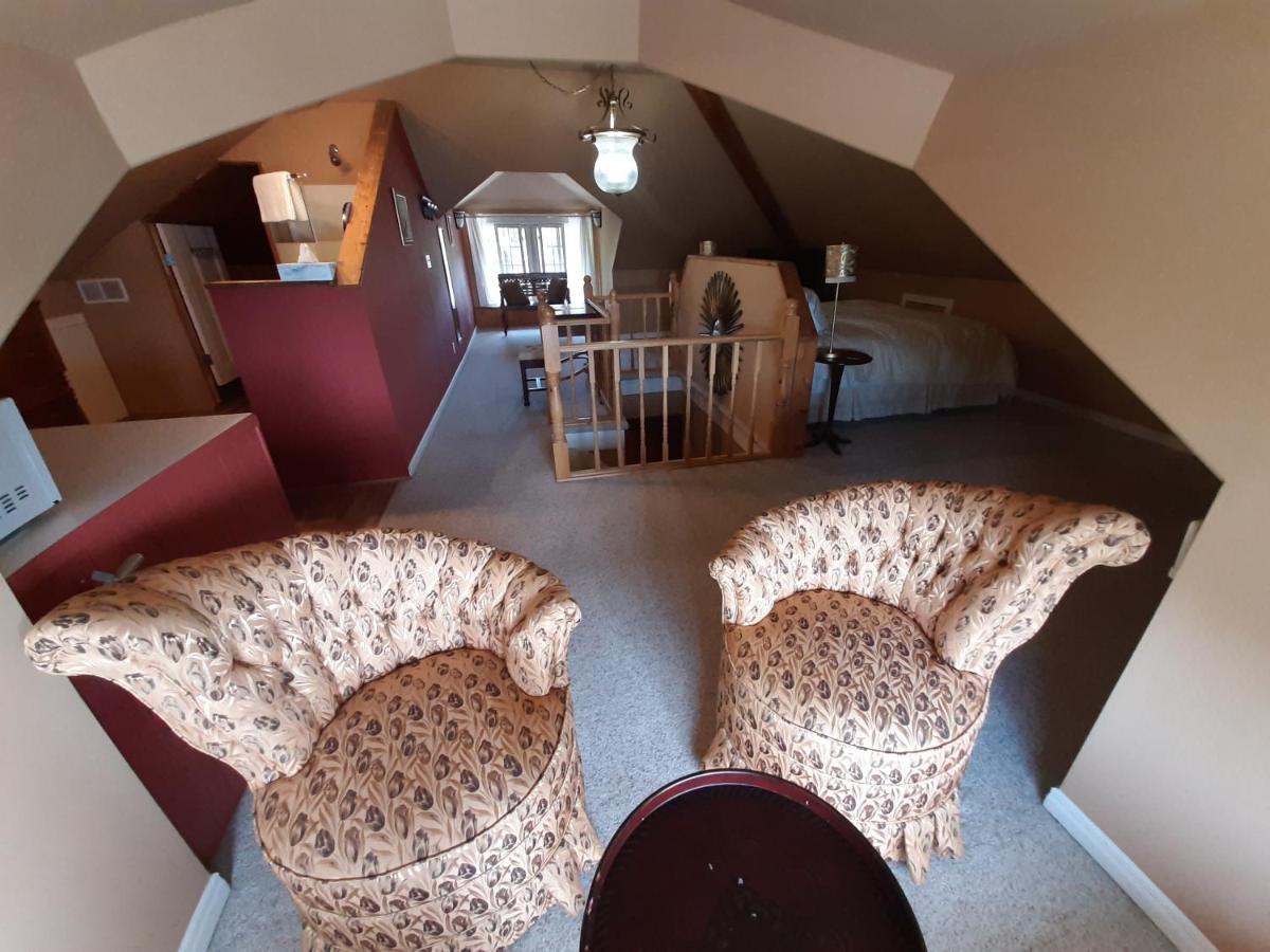 Stonewater Manor B&B Ґананокве Екстер'єр фото