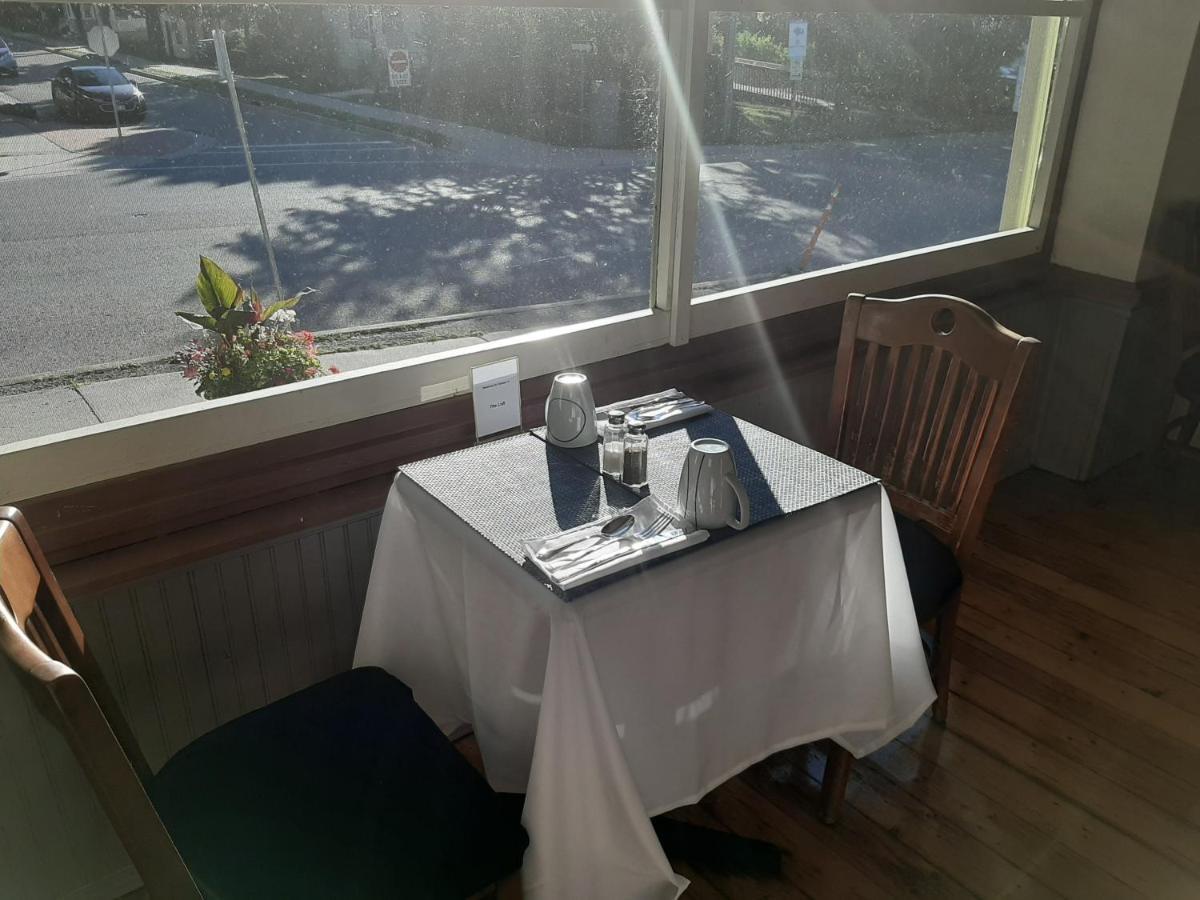 Stonewater Manor B&B Ґананокве Екстер'єр фото