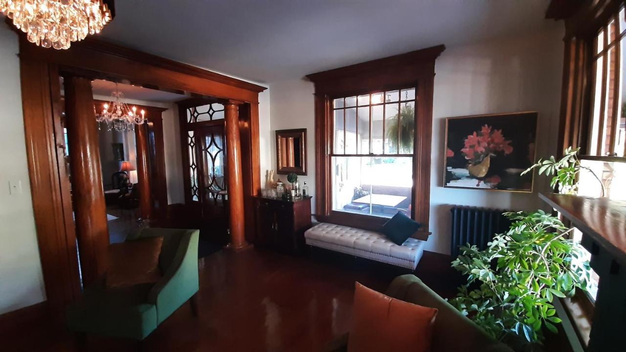 Stonewater Manor B&B Ґананокве Екстер'єр фото