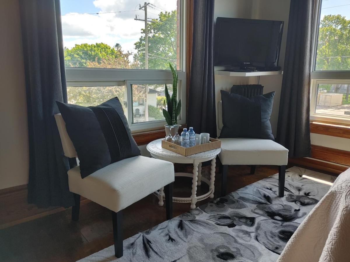 Stonewater Manor B&B Ґананокве Екстер'єр фото