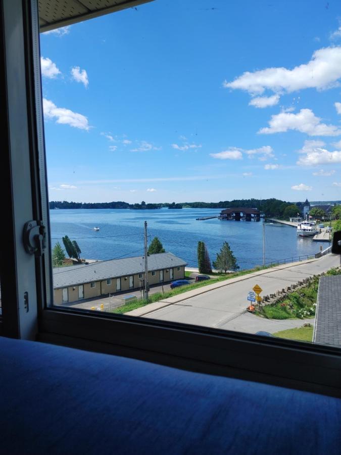Stonewater Manor B&B Ґананокве Екстер'єр фото