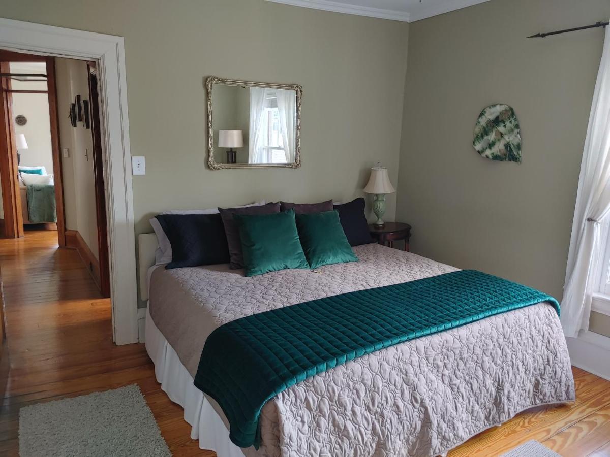 Stonewater Manor B&B Ґананокве Екстер'єр фото